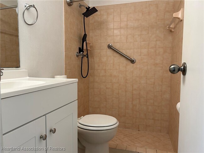 Building Photo - 603 Manor Cir