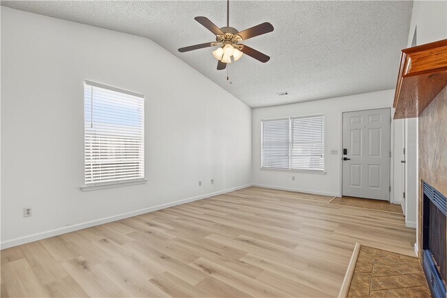 Building Photo - 1602 Parkview Pl