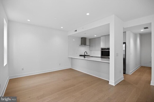 Building Photo - 635 N 7th St