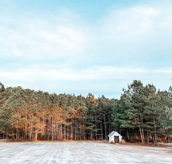 Building Photo - Charming Columbus Home with Fireplace, Natural Light & Outdoor Space
