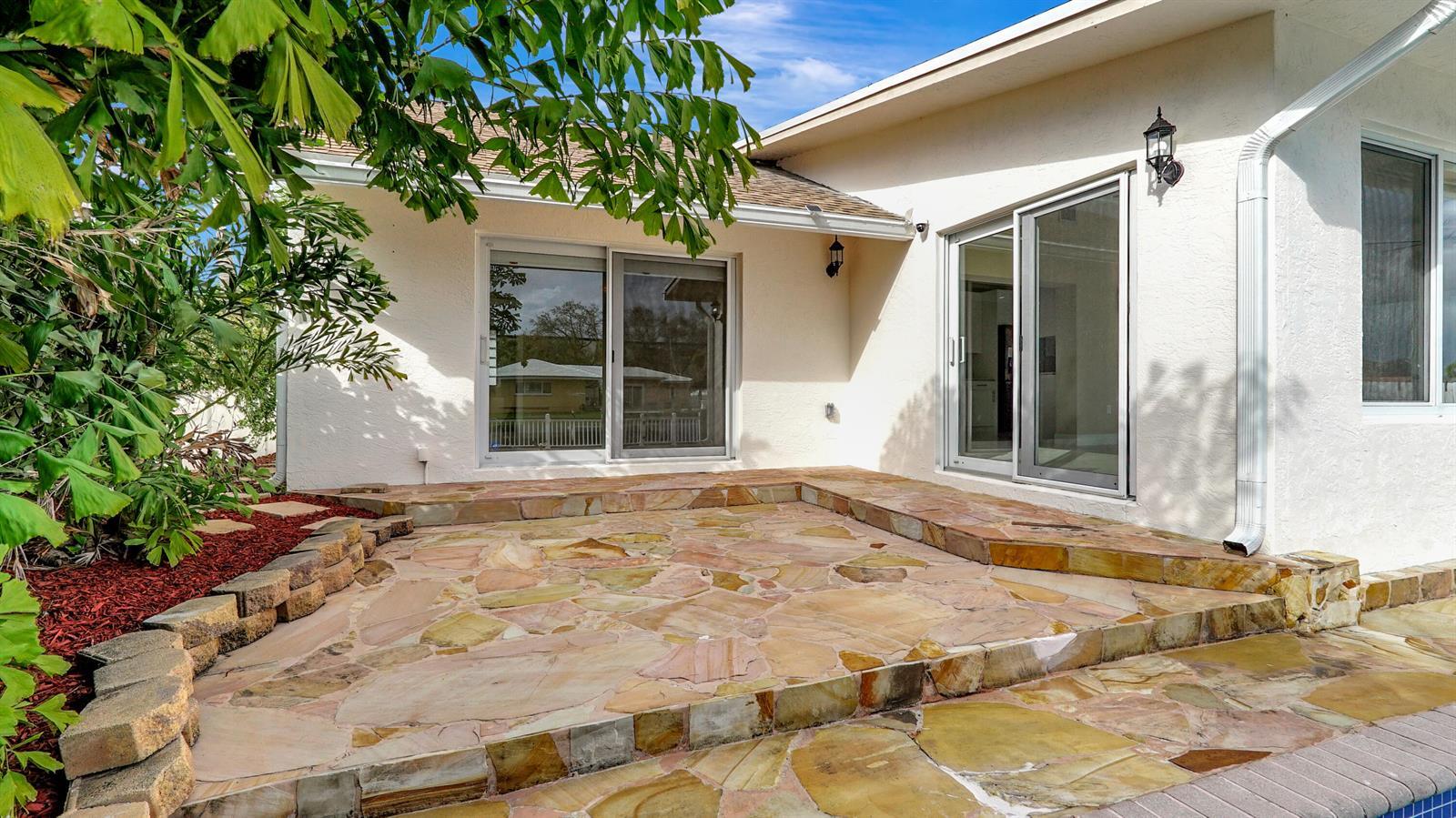 Building Photo - 1412 NE 53rd Ct