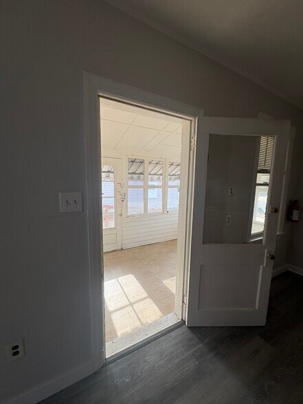 Building Photo - 401 Lafayette Ave