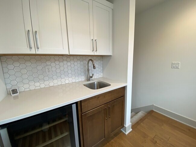 Building Photo - Beautiful Townhome for Rent