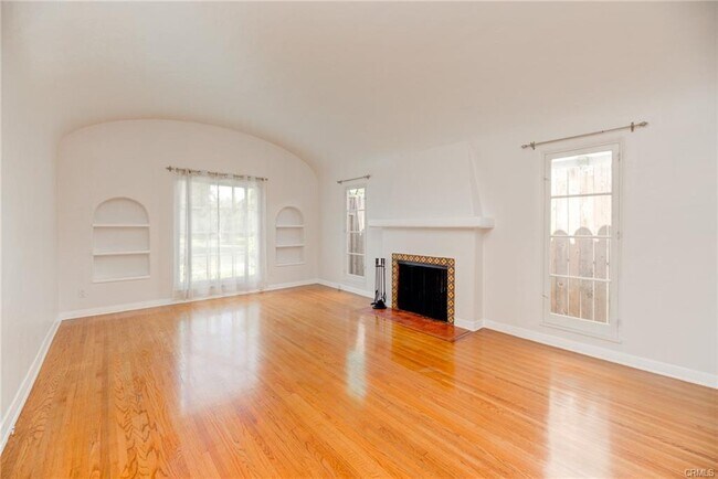 Building Photo - 2376 Selby Ave