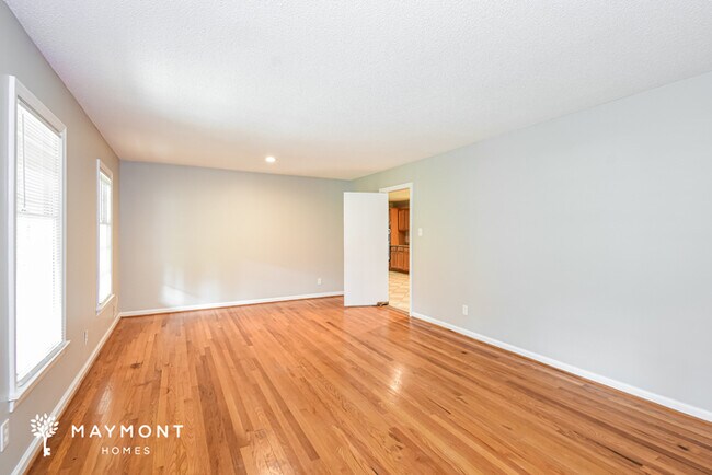 Building Photo - 2644 Club Valley Dr NE