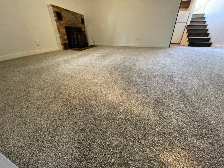 Building Photo - 419 S Garden St