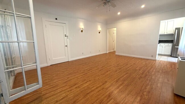Building Photo - 422 N Spaulding Ave