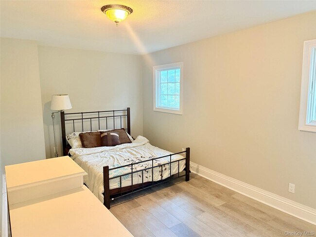 Building Photo - 66 Seaman Neck Rd