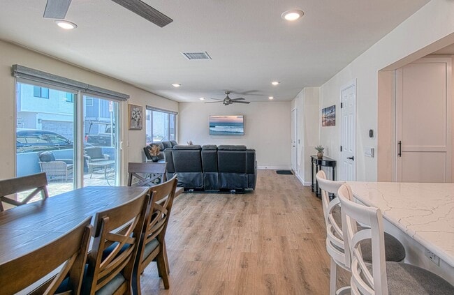 Building Photo - 5008 Seashore Dr