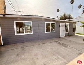 Building Photo - 3900 2nd Ave