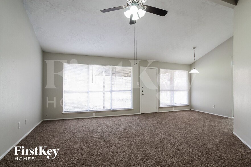 Building Photo - 4118 Pinebridge Ln