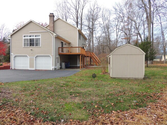 Building Photo - 12 Cardinal Ln