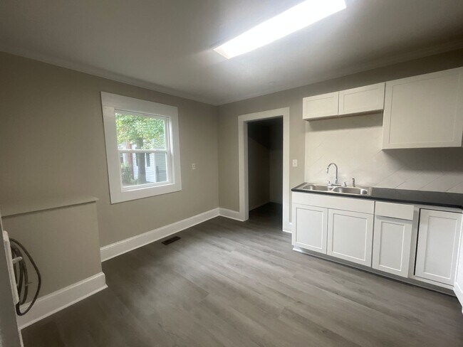 Building Photo - 108 Brainerd Ave