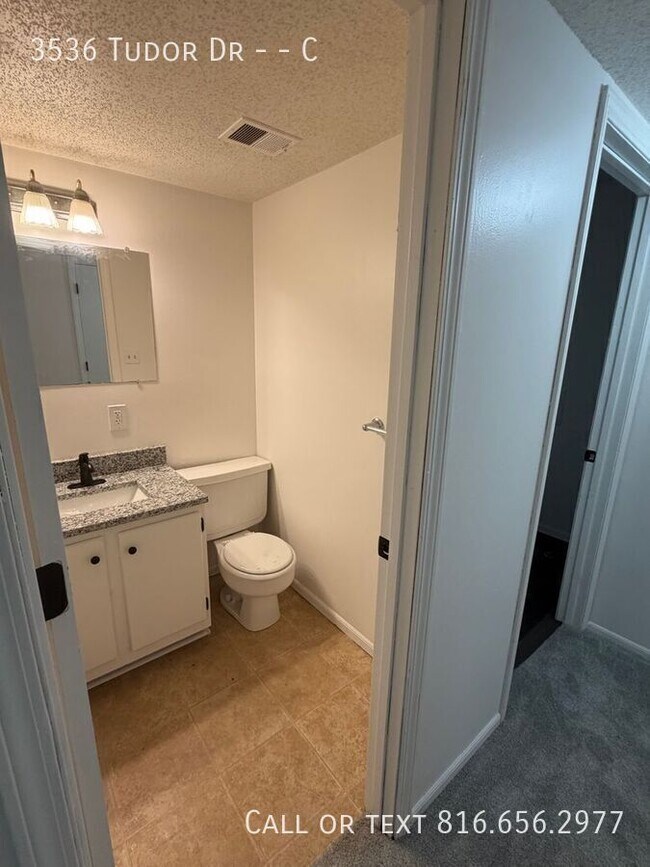 Building Photo - 3536 Tudor Dr
