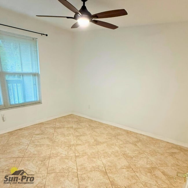 Building Photo - 1401 S Palmetto Ave