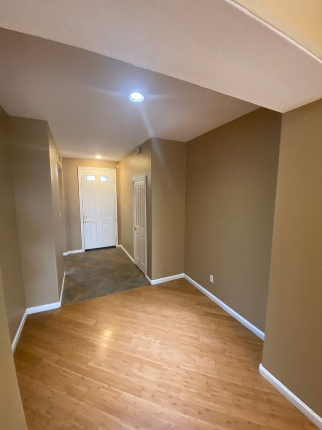 Building Photo - Gorgeous one story home in Bradley Square