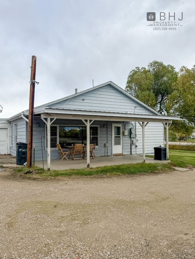 Building Photo - 6 month lease! 3 bed/ 1 bath Single Family Home on Coffeen!