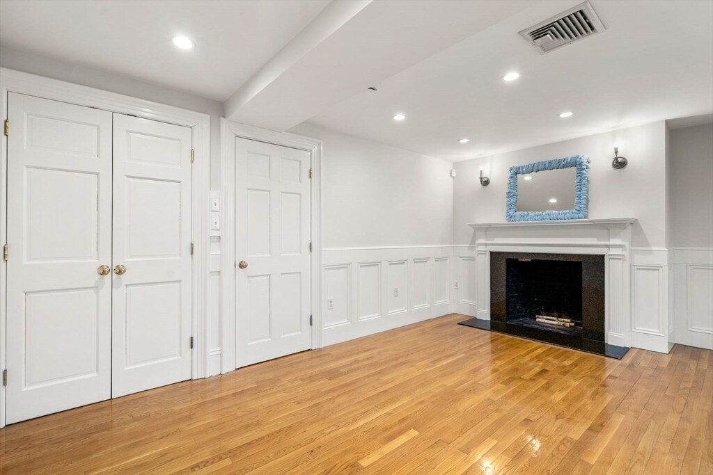 Building Photo - 244 Beacon St