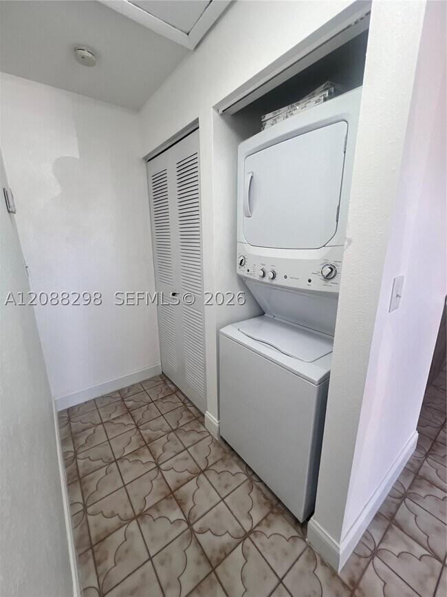 Building Photo - 1615 SW 137th Pl