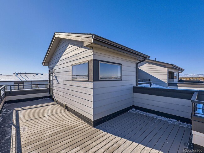 Building Photo - 2 bedroom townhome in Northfield Central Park Denver.