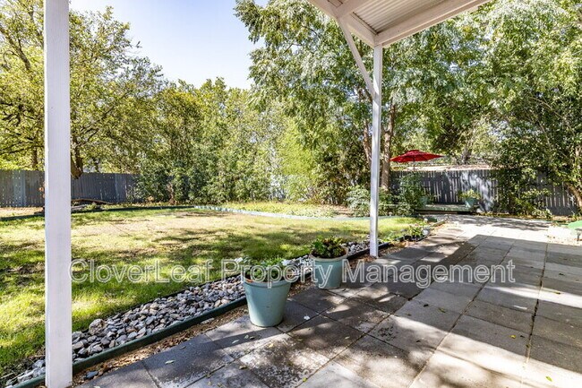 Building Photo - 210 Harwood Dr