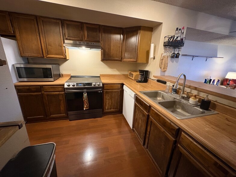 Building Photo - 2482 Astrozon Cir