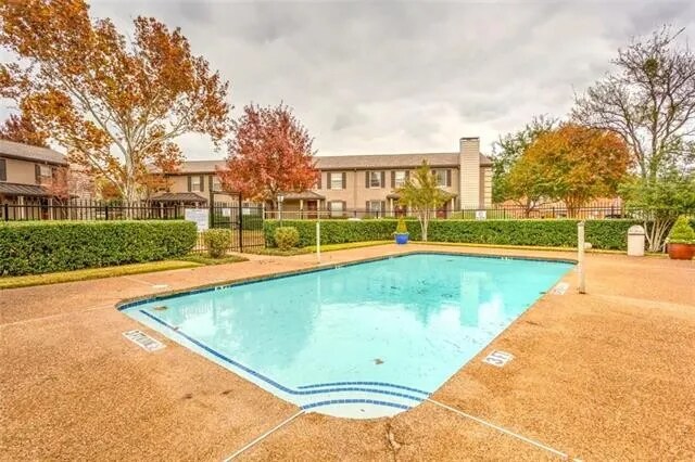 Building Photo - 6328 Bordeaux Ave