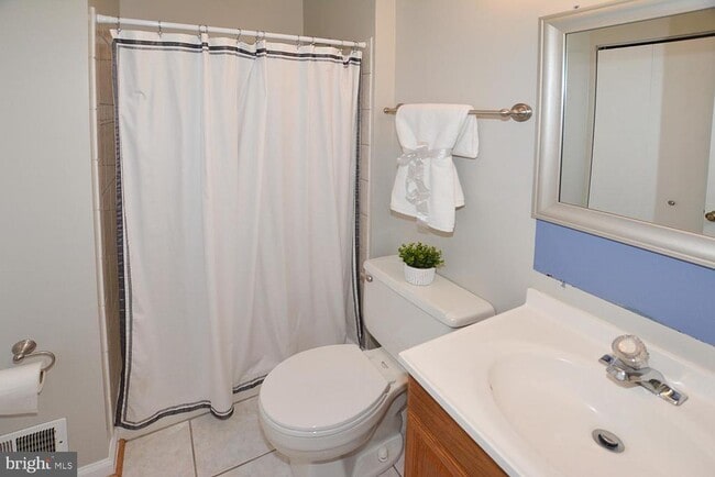 Building Photo - 8323 Stationhouse Ct