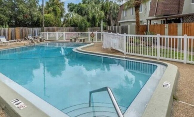 Building Photo - 1420 70th St N