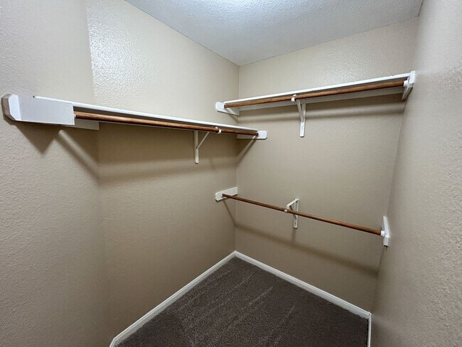 Building Photo - 1604 Harness Raceway