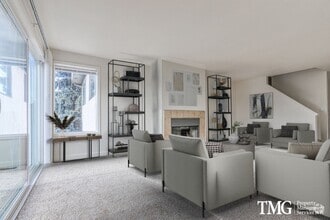 Building Photo - Spacious 4BR Townhome with AC, W/D, Garage...