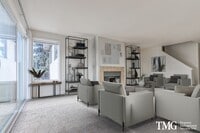 Building Photo - Spacious 4BR Townhome with AC, W/D, Garage...