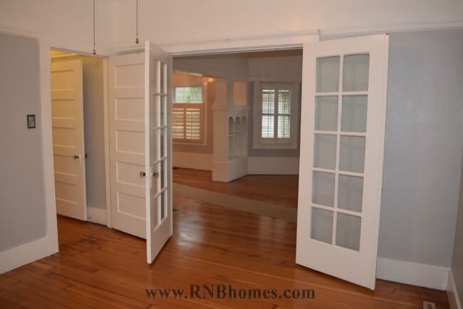 Building Photo - 1121 Dolores Way