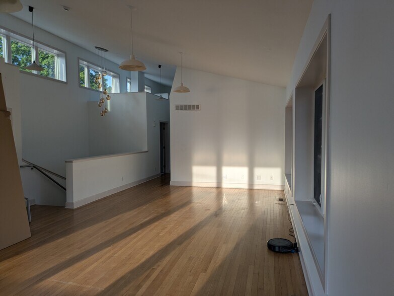 Building Photo - 3258 Gillham Rd