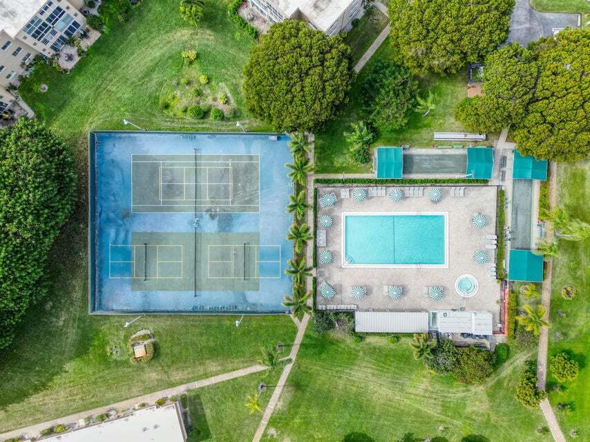 Building Photo - 2615 NE 3rd St