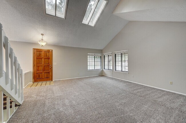 Building Photo - $2,495 2 Bed, 2 Bath Townhome in Aurora wi...