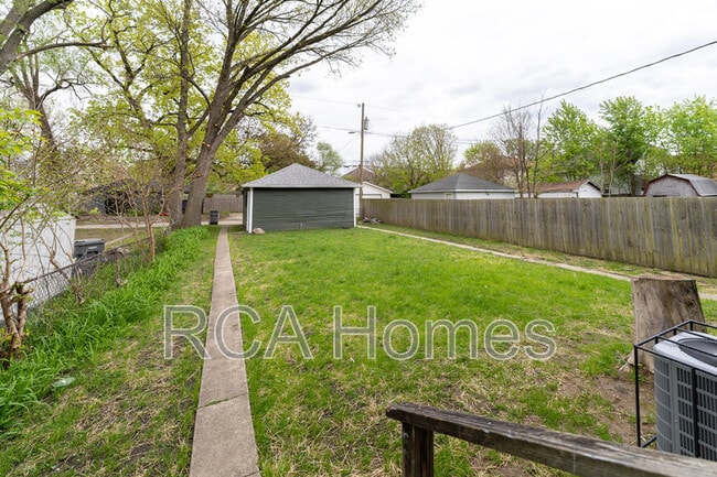 Building Photo - 1115 N Oxford St