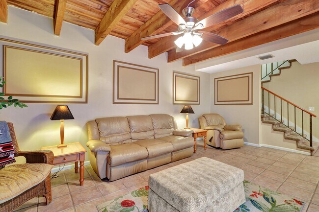 Building Photo - 1558 Shaker Cir
