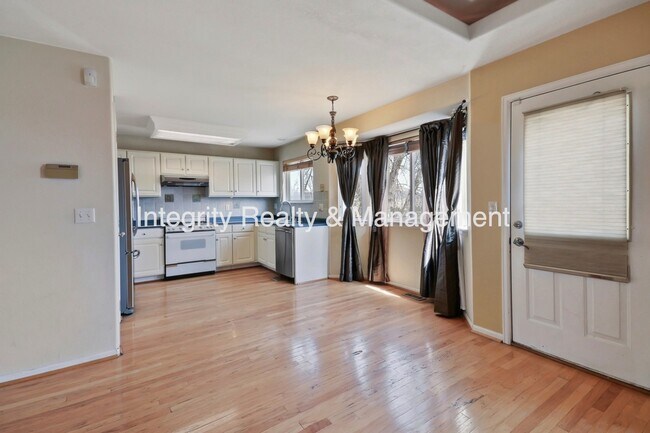 Building Photo - 4812 N Silverlace Dr