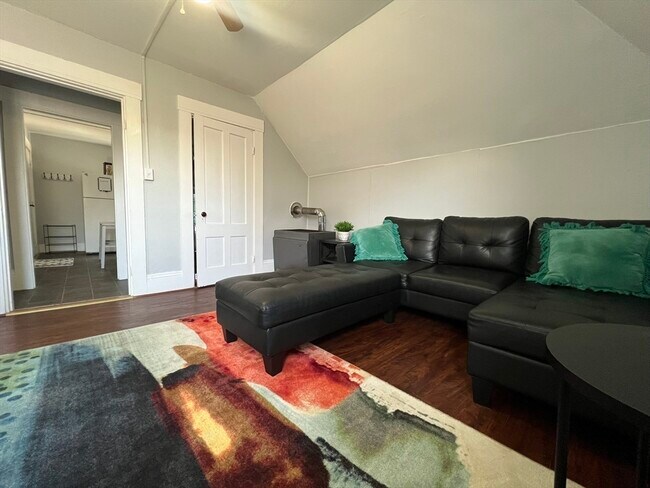 Building Photo - 272 Front St