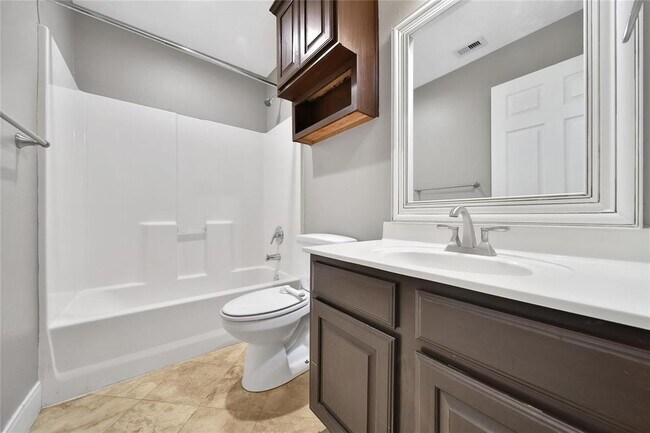 Building Photo - 720 Springwood Dr