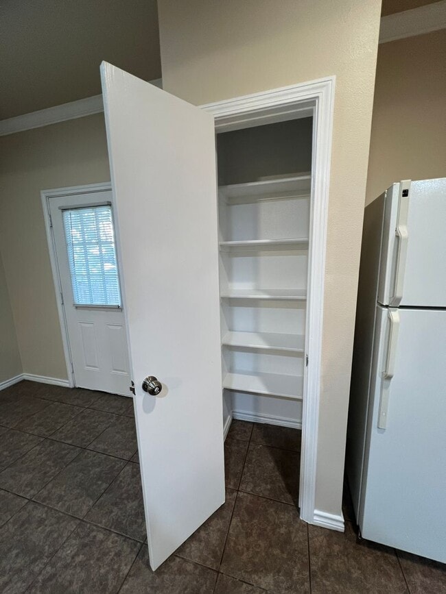 Building Photo - Beautiful Town Home in the Heart of San Antonio