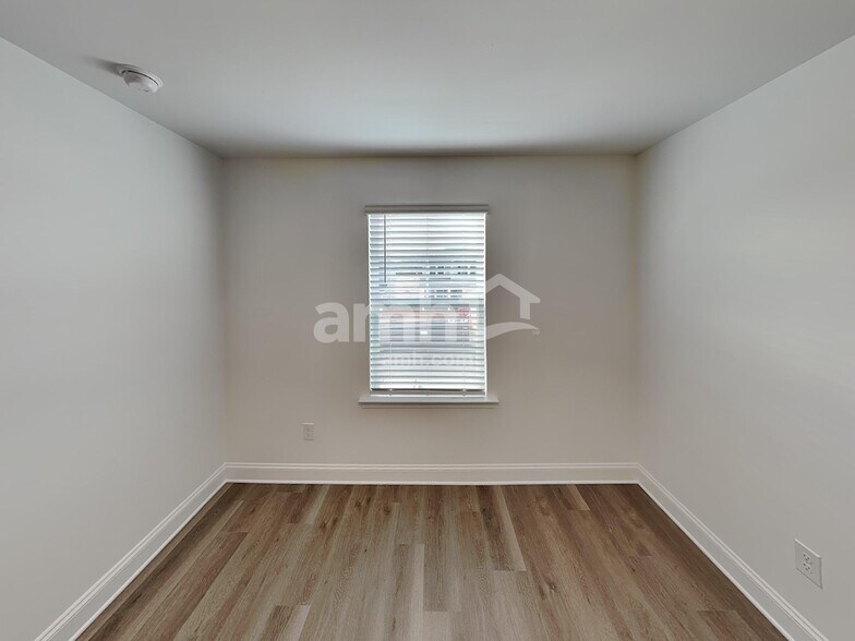 Building Photo - 5006 Twin River Dr