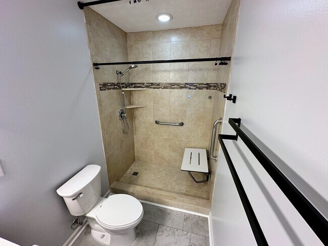 Building Photo - 3821 Landridge Dr