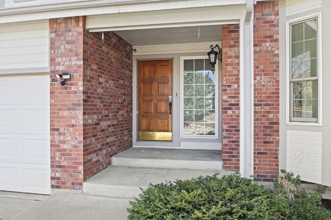 Building Photo - Huge Open-Concept Home in the Vibrant Briargate Neighborhood!