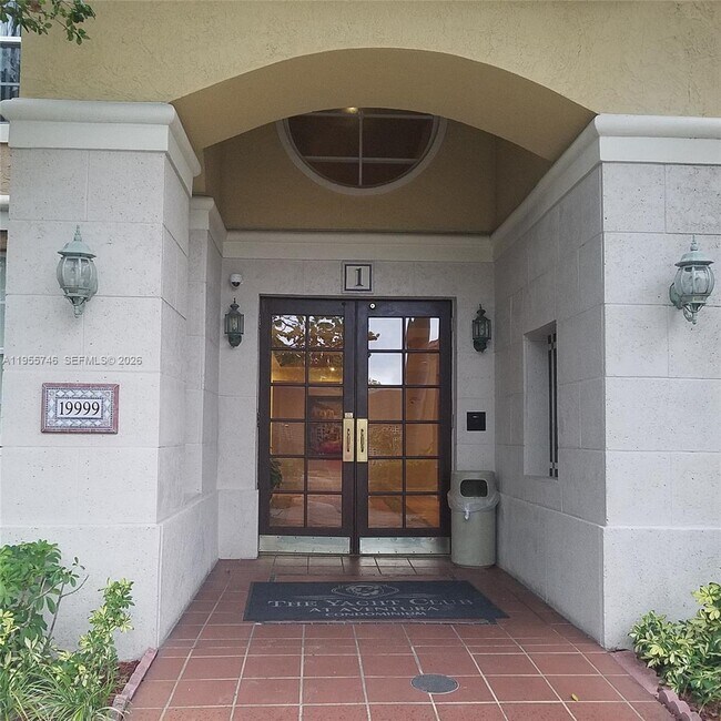 Building Photo - 19999 E Country Club Dr