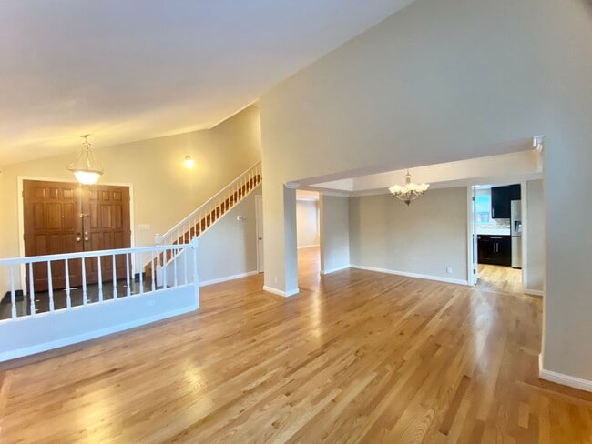 Building Photo - Gorgeous 4-bedroom Home Located in Cameron Hills Neighborhood of Fremont!