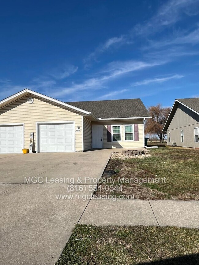 Building Photo - Beautiful Ranch-Style Duplex in Peculiar, MO - Available 09/22/26