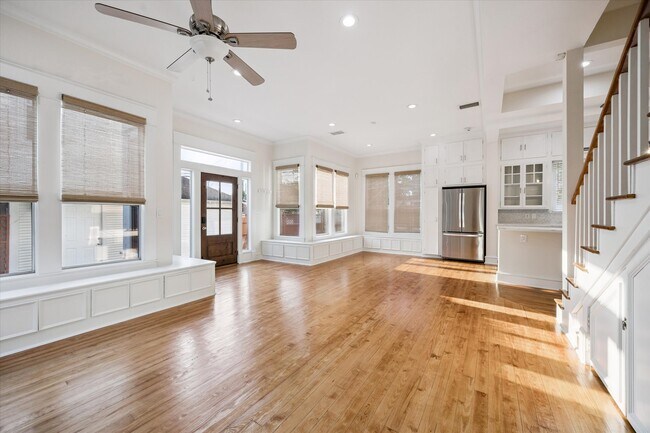 Building Photo - 1847 Cortlandt St