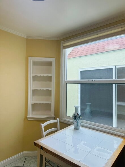 Breakfast nook 7ft, 5in x 8ft, 7in - 245 Concord St